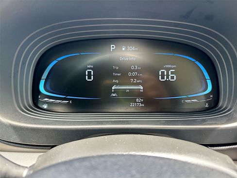 Used 2025 Hyundai Venue SEL FWD image 12