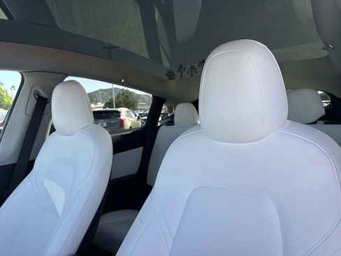 Used 2021 Tesla Model Y Long Range image 21