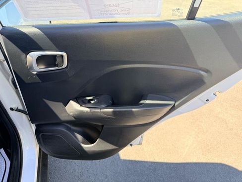 Used 2020 Hyundai Venue SEL FWD image 19