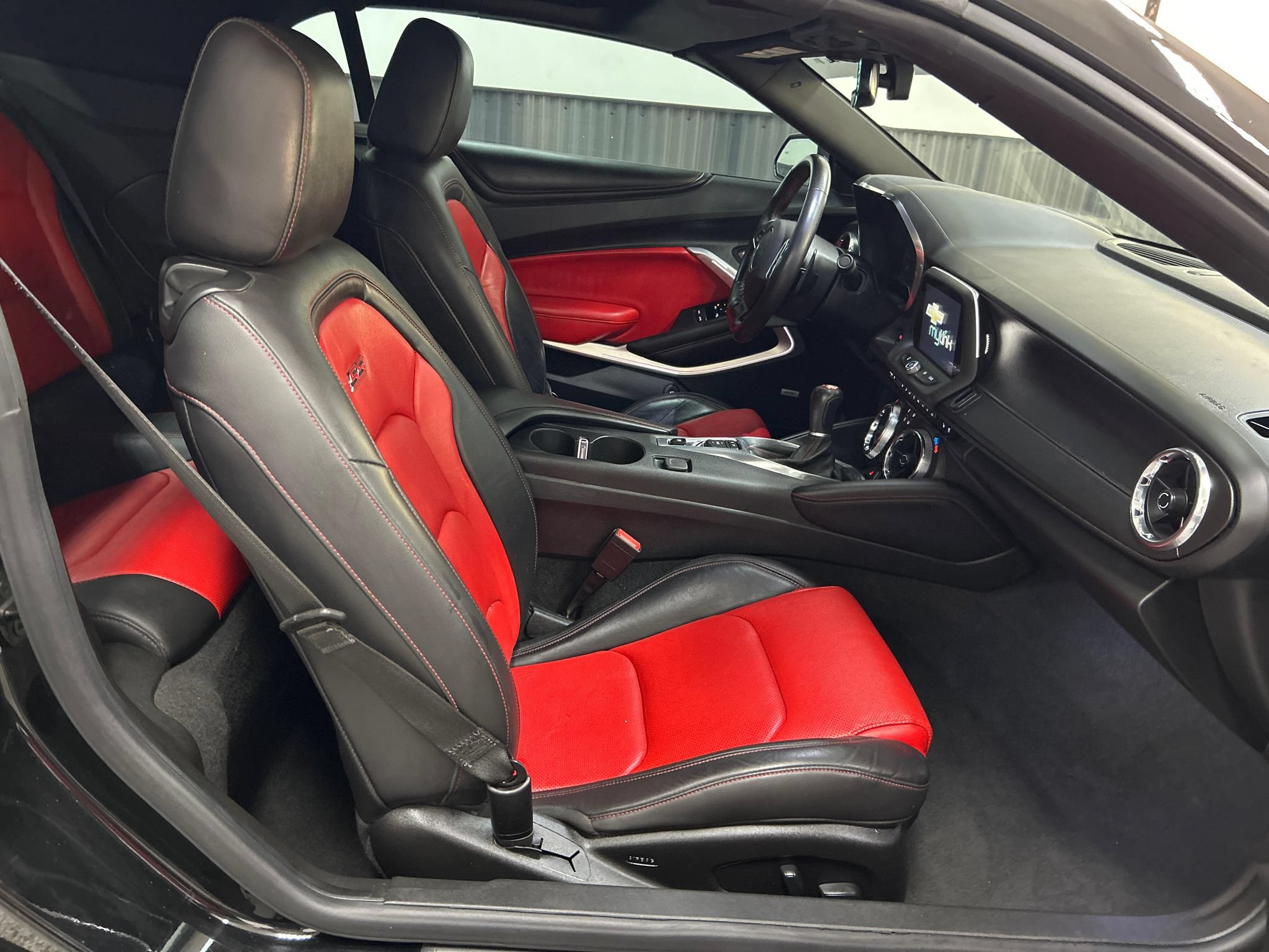 Used 2018 Chevrolet Camaro SS RWD image 11