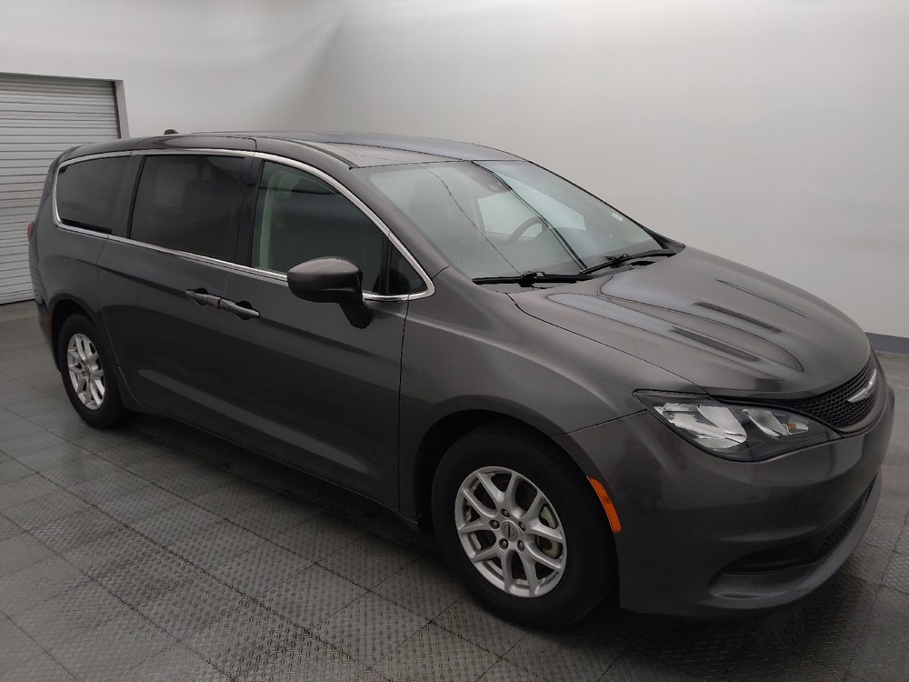 Used 2023 Chrysler Voyager LX FWD image 11
