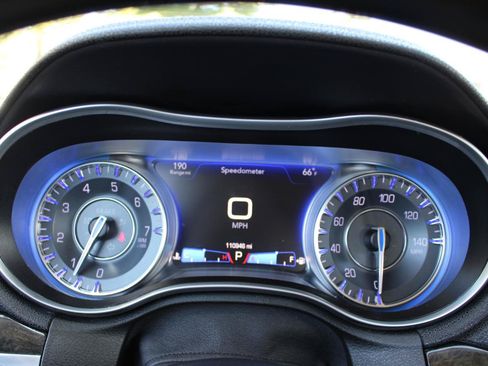 Used 2016 Chrysler 300 C AWD/4WD image 24