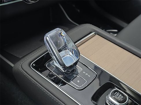 New 2026 Volvo XC90 B6 Plus w/ Protection Package Premier image 17