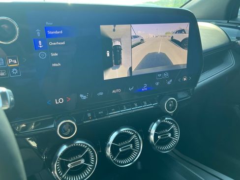 Used 2024 Chevrolet Blazer EV LT AWD/4WD image 18