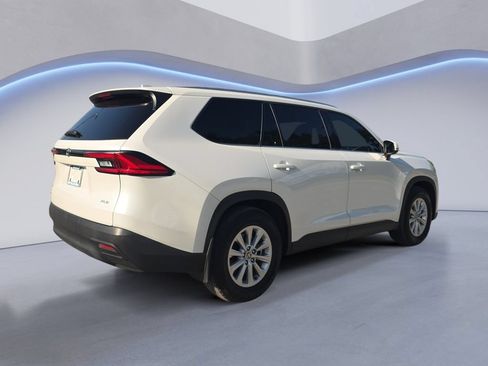 Used 2024 Toyota Grand Highlander AWD image 6