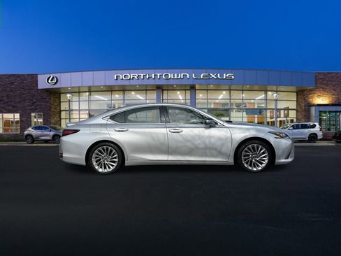Used 2020 Lexus ES 300h w/ Accessory Package 2 image 24