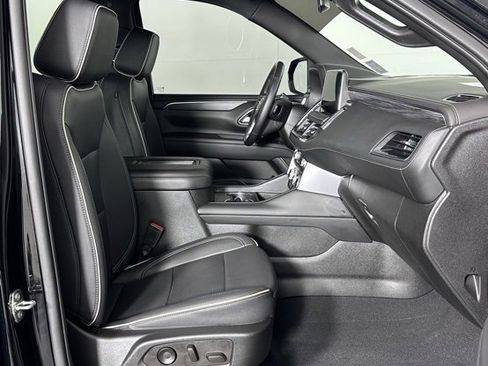 Used 2022 GMC Yukon SLT w/ SLT Luxury Package image 32