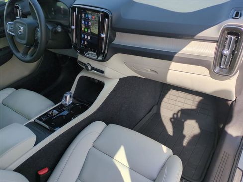 Used 2025 Volvo XC40 B5 Plus w/ Protection Package Premier image 20