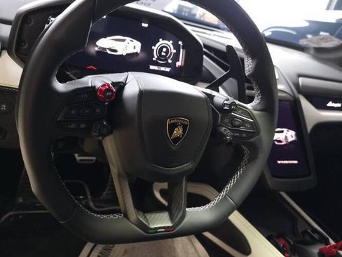 Used 2024 Lamborghini Revuelto AWD/4WD image 5