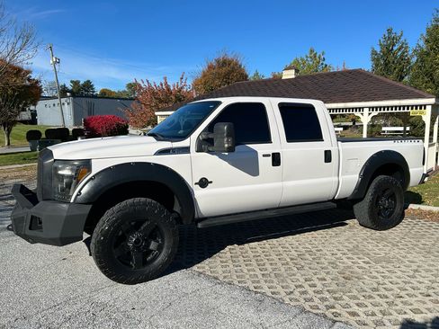 Used 2015 Ford F250 Platinum w/ Platinum Package image 9