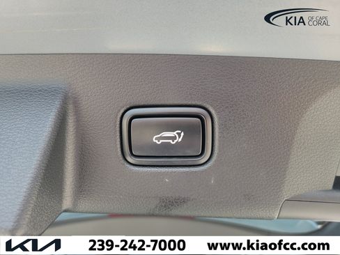 Certified 2022 Kia Telluride SX w/ SX Prestige Package AWD/4WD image 12