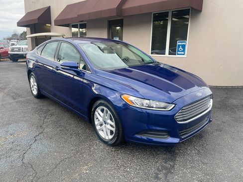 Used 2016 Ford Fusion SE image 3
