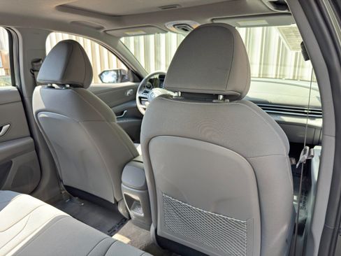 Used 2025 Hyundai Elantra SEL FWD image 36