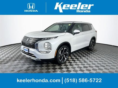 Used 2023 Mitsubishi Outlander SE image 1