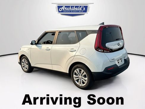 Used 2021 Kia Soul LX FWD image 3