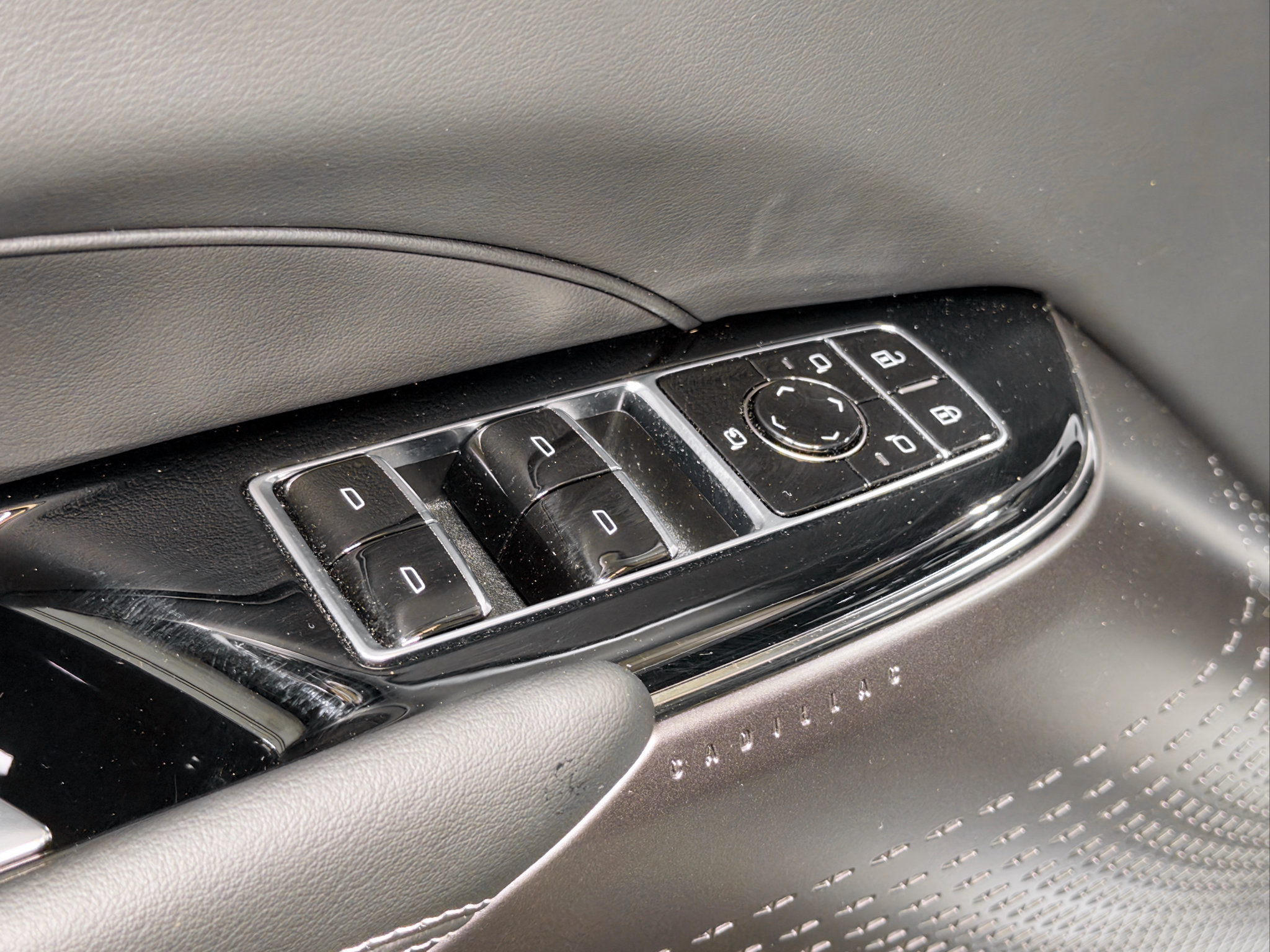 Used 2025 Cadillac Lyriq Luxury AWD/4WD image 7