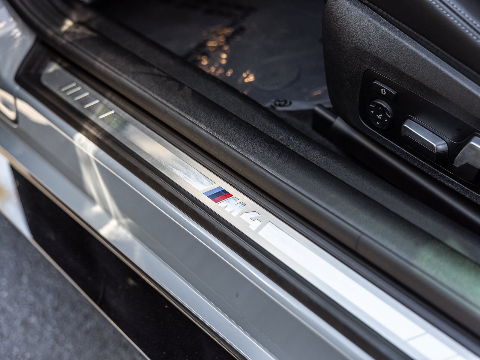 Used 2024 BMW M4 Coupe w/ Executive Package RWD image 13