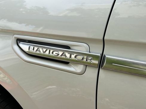 Used 2021 Lincoln Navigator L Reserve w/ Luxury Package AWD/4WD image 10