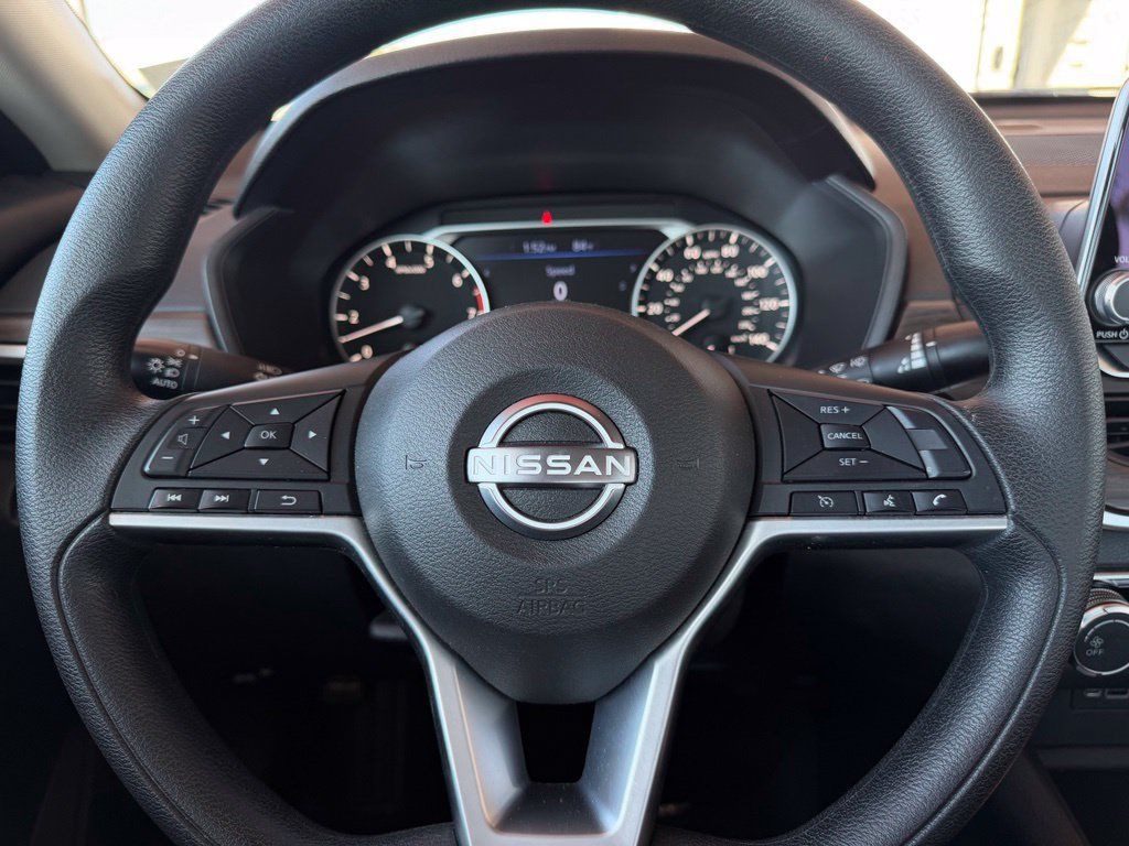 Used 2025 Nissan Altima 2.5 SV FWD image 23