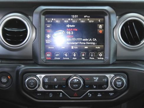 Used 2021 Jeep Wrangler Unlimited Rubicon AWD/4WD image 18