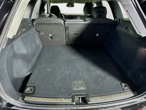 Used 2025 Volvo XC60 B5 Plus image 27
