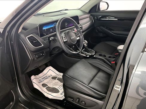 Used 2024 Kia Seltos EX FWD image 17