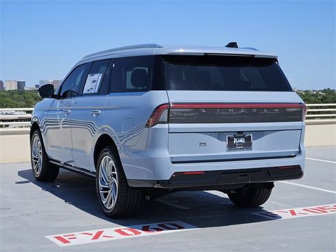 New 2025 Lincoln Navigator Reserve image 5