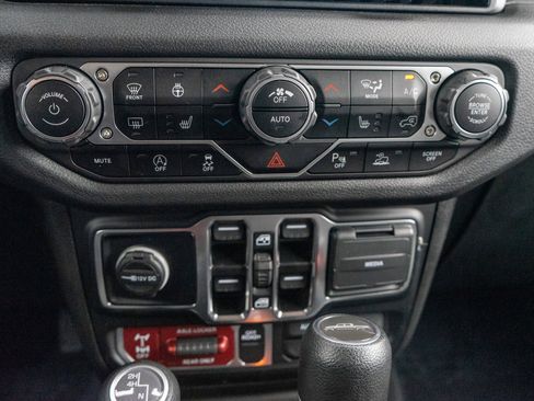 Used 2024 Jeep Gladiator Sport AWD/4WD image 19