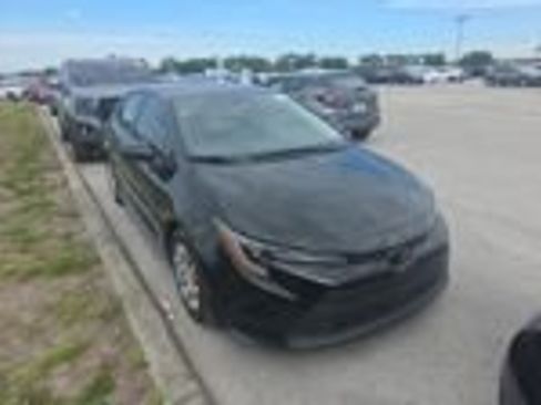 Used 2025 Toyota Corolla LE FWD image 4