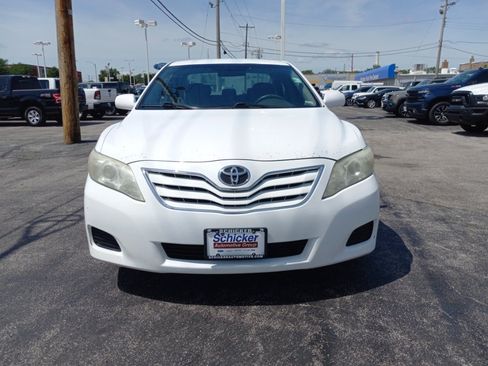 Used 2010 Toyota Camry LE FWD image 4