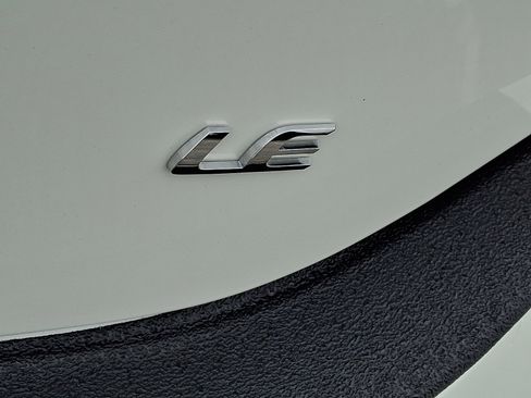 Used 2019 Toyota Corolla LE image 30