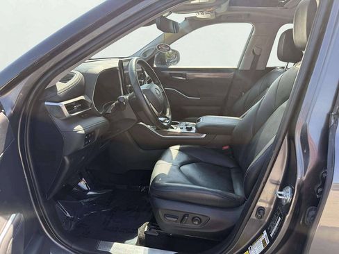 Used 2023 Toyota Highlander Limited AWD/4WD image 10