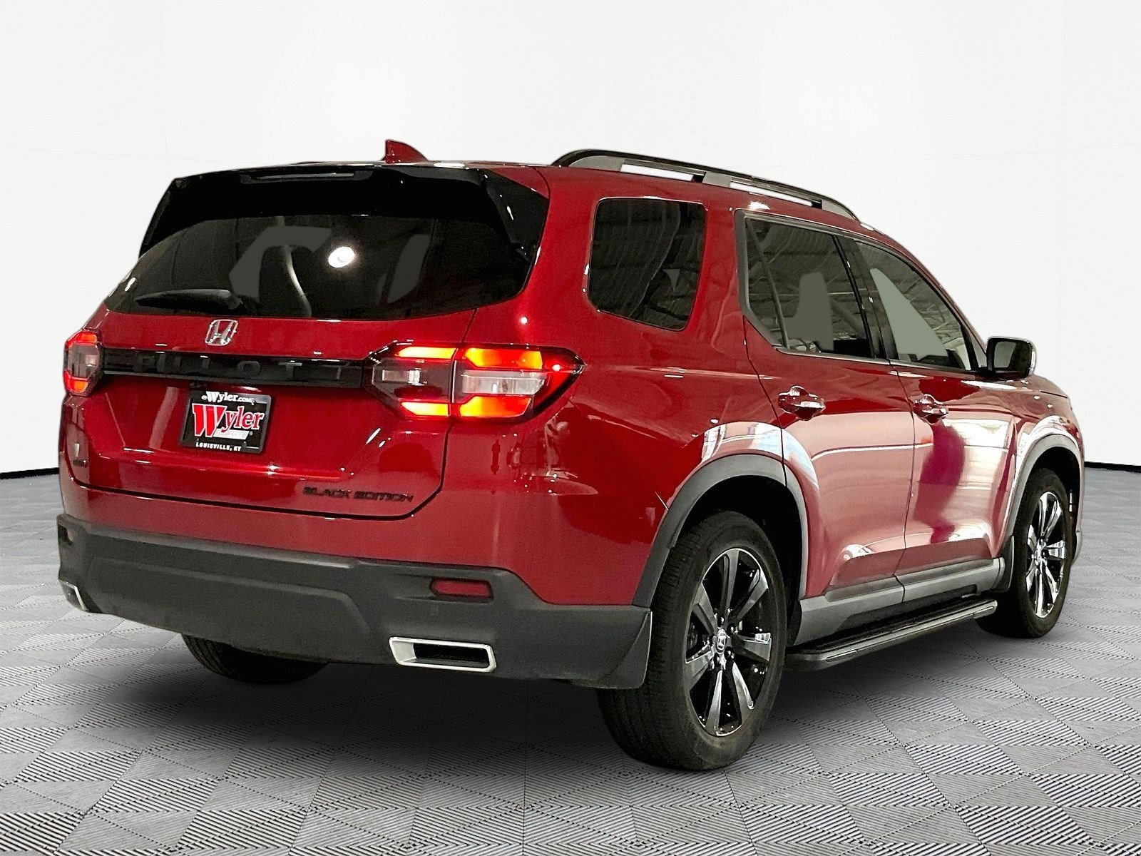 Used 2025 Honda Pilot Black Edition image 6