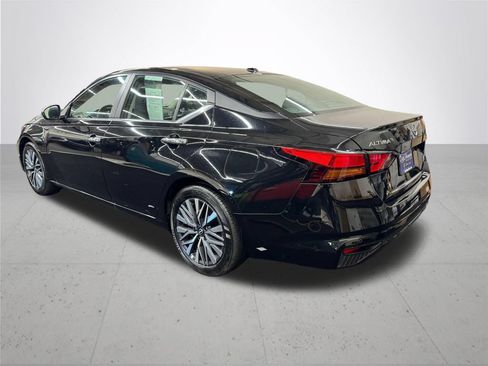 Used 2025 Nissan Altima 2.5 SV FWD image 4