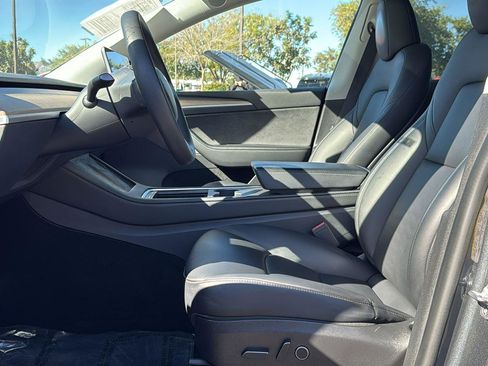 Used 2022 Tesla Model Y Long Range image 19