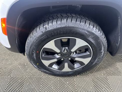 Used 2023 Jeep Grand Cherokee 4WD 4xe image 10