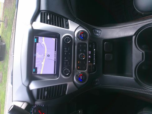 Used 2018 GMC Yukon SLT image 25