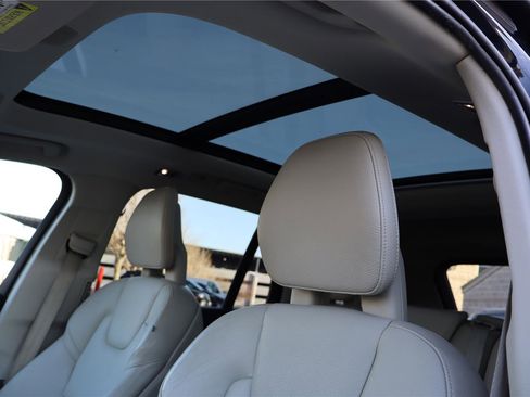 Used 2017 Volvo XC90 T5 Momentum w/ Vision Package image 23