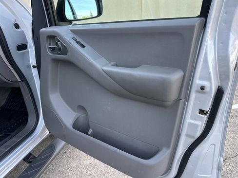 Used 2012 Nissan Frontier SV w/ SV Premium Utility Pkg image 28