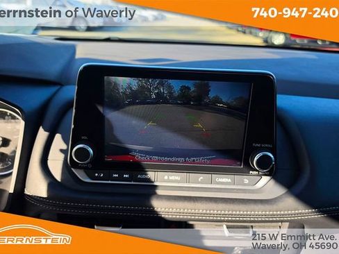 Used 2023 Nissan Rogue S AWD/4WD image 16