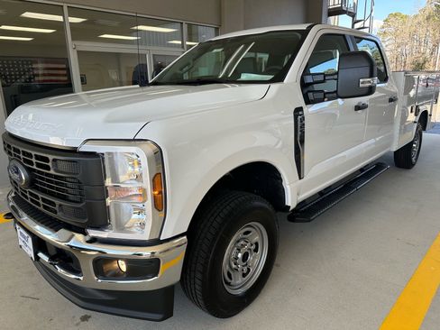 New 2026 Ford F250 XL w/ XL Chrome Package image 3