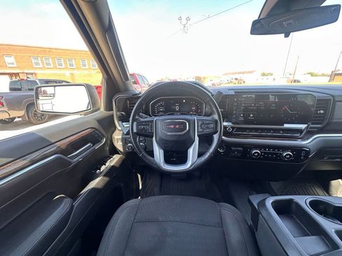 Used 2022 GMC Sierra 1500 Elevation w/ LPO, Elevation Black Package image 16