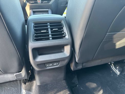 Certified 2026 Volkswagen Tiguan SE AWD/4WD image 34