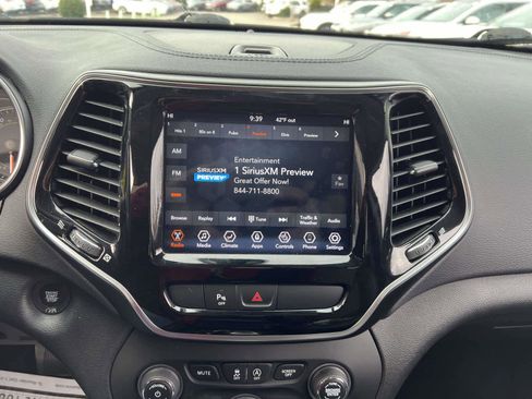 Used 2019 Jeep Cherokee Limited image 25