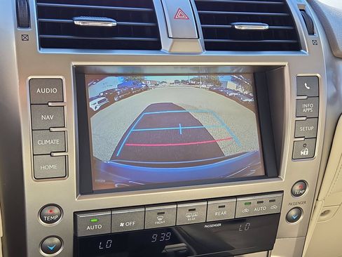 Used 2016 Lexus GX 460 w/ Premium Package AWD/4WD image 18