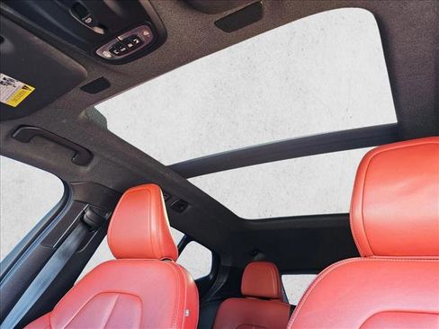 Used 2019 Volvo XC40 T5 Momentum image 13