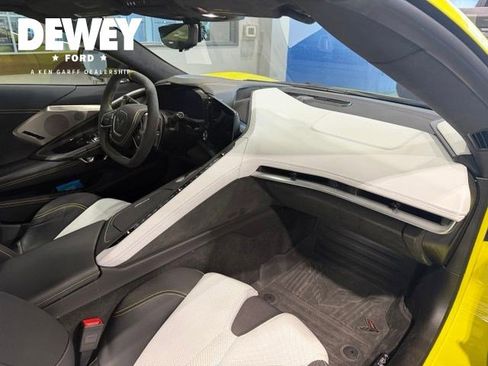 Used 2022 Chevrolet Corvette Stingray Premium Conv w/ Z51 Performance Package RWD image 27