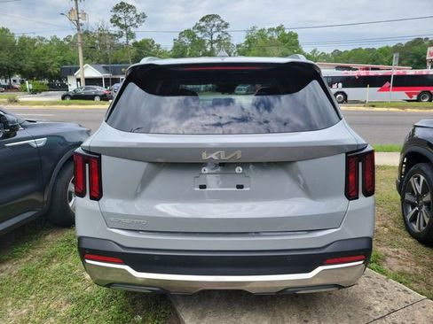 Used 2025 Kia Sorento S FWD image 8