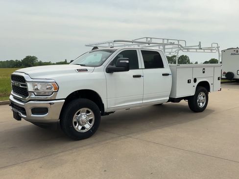 New 2024 RAM 2500 Tradesman w/ Chrome Appearance Group image 4
