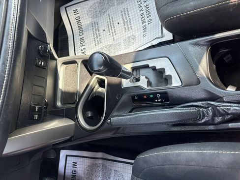 Used 2017 Toyota RAV4 XLE AWD/4WD image 17